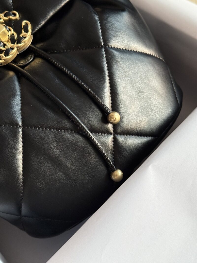 260 boxes
size：22*26cm
Chased and asked by passersby
Xiaoxiangjia 24c19bag backpack
The feeling of casual laziness
Soft feeling
Capacity is also manageable!