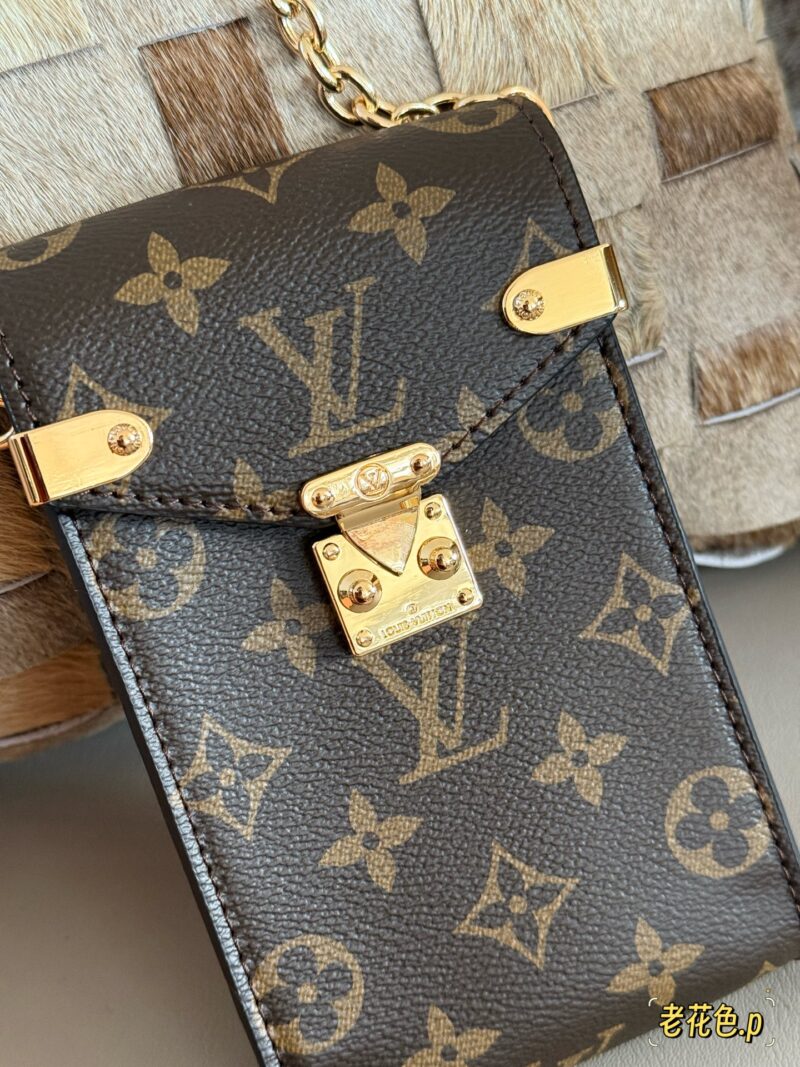 6d672cba19.jpg 215 boxes
size:10.5*17cm
L's beautiful phone bag
This new Metis phone case!!
The price is very beautiful!!
You can put down Plus!