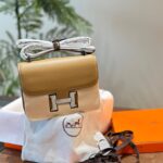 Original leather P310 counter packaging
The original Hermes Concon Swift bag is made of calf leather (soft cowhide)
The characteristics of the leather material are not small cowhide (soft cowhide), very soft, with delicate and smooth patterns, very g...