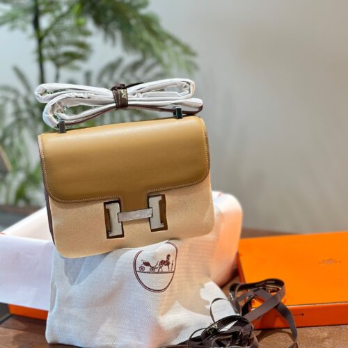 6de7118ba2.jpg Original leather P310 counter packaging
The original Hermes Concon Swift bag is made of calf leather (soft cowhide)
The characteristics of the leather material are not small cowhide (soft cowhide), very soft, with delicate and smooth patterns, very g...