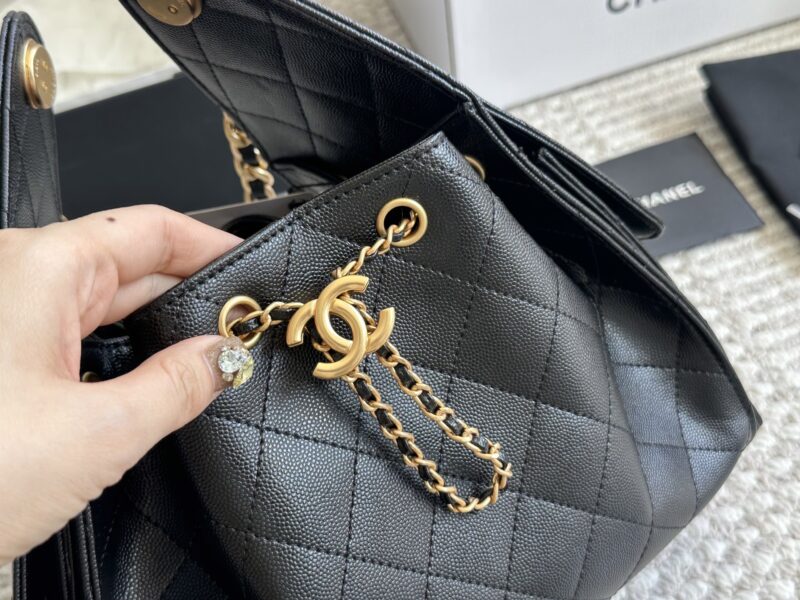 6e9db940ee.jpg 310 box
Chanel 25s Hobo mini account is really amazing!
This year's Fragrant 25s series is simply stunning ..
This Hobo is a small size, which I personally think is more everyday
The texture particles of caviar are not as heavy, but rather very delic...
