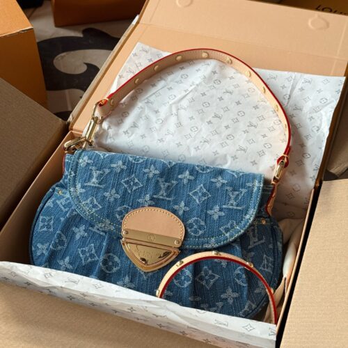 300 boxes (replica version)
size：26*18cm
L's denim sunset is perfect for summer
I really like the tannin series
The Sunset capacity is sufficient,
Soft and not afraid of pressure,
Color resistant and stylish!