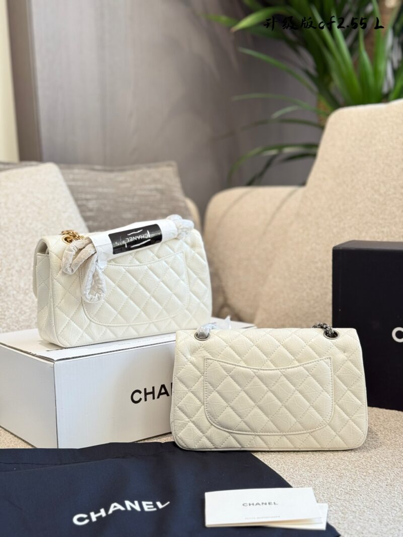6f298c3a78.jpg Chanel CF 2.55 Medium P255
No matter what clothes you wear, a Chanel handbag,
They can add a trendy color to your outfit.
Elegant commuting yet gentle, classic retro, the C-seat in the crowd
Easy to match with different occasions~
The shoulder strap ...