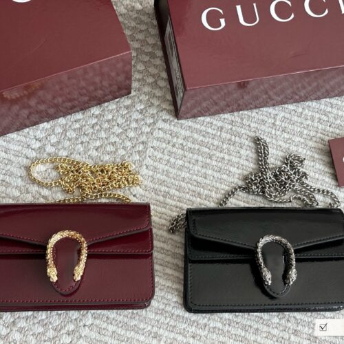215 boxes
size：18 11cm
GG's latest wine god bag with shiny leather
Latest fabric paired with Shijiushen buckle
Super good-looking