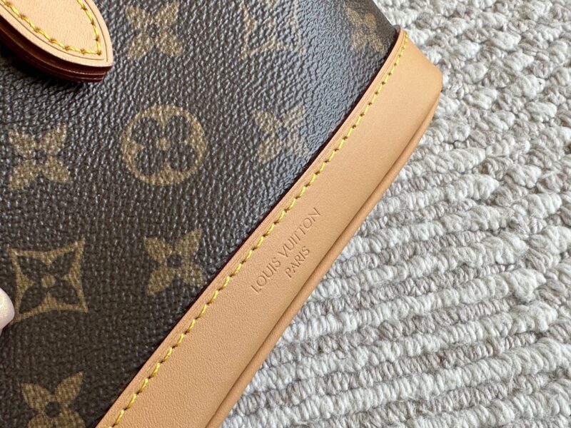 6f9d9c8217.jpg 240 boxes
Copy size 22 17cm
L Home SOHO Old Flower Backpack
Single shoulder, crossbody, and double shoulders
Changing freely is very convenient!
Super versatile, can be carried anywhere!
Search for Lv bb backpack