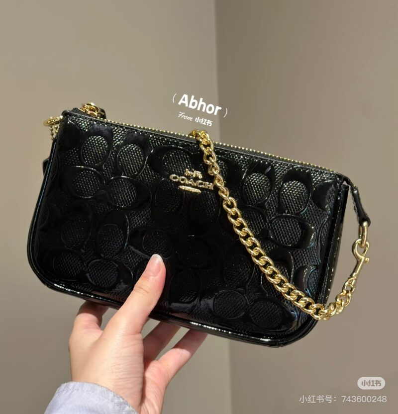 Coach relief nolita mahjong
Those who have bought Coach Outlet should know that either running naked or giving away a plastic bag with a logo has no sense of ceremony .
However, the official box set is still worthy of praise. It is paired with a C-bu...