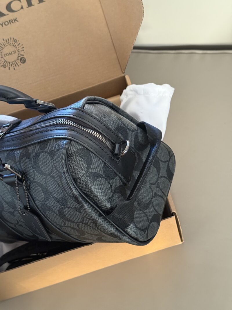 70860a004b.jpg 265 box
size:28*17cm
COACH | Falling in Love with a Male Boston | Venture Premium Grey
What are you still worried about getting for 520?
Advanced graphite gray exudes a sense of sophistication
C's classic, fashionable and atmospheric pillow bag
A v...
