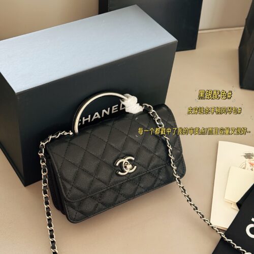290 box cowhide
size：19*11cm
Xiaoxiangjia 25P Organ Pack
I found this hidden organ bag
Silver color scheme is my favorite
The capacity can be slung over the armpit and carried by hand