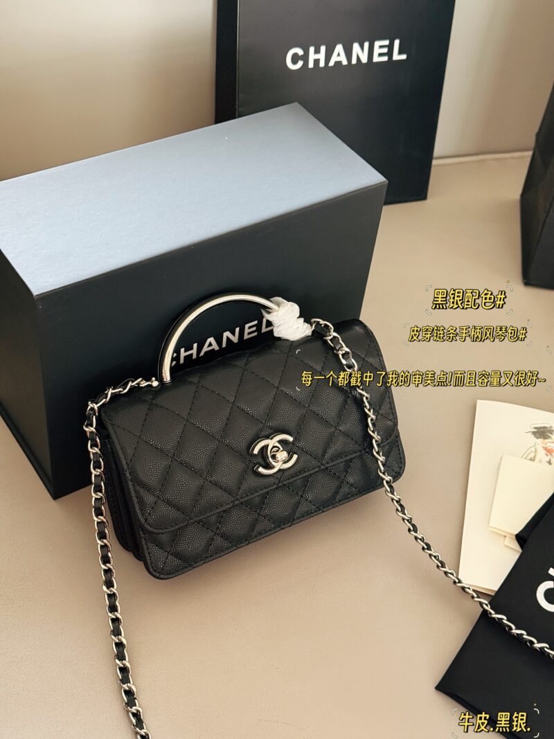 290 box cowhide
size：19*11cm
Xiaoxiangjia 25P Organ Pack
I found this hidden organ bag
Silver color scheme is my favorite
The capacity can be slung over the armpit and carried by hand