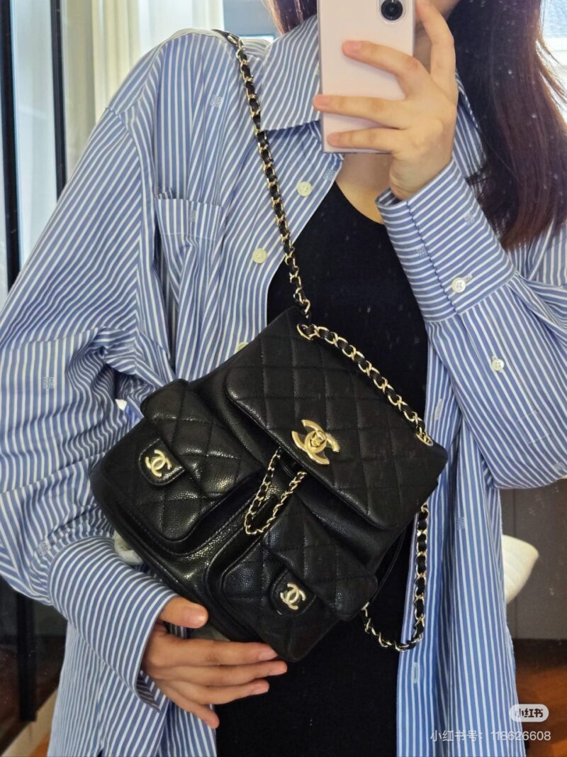 70eb899fa3.jpg A small 'frog' that combines fashion and practicality!
The most profitable Chanelduma
Still knock on durable lychee cowhide
Compact and exquisite, but very durable The upper body exudes a strong sense of fashion!
It looks great with any combination a...