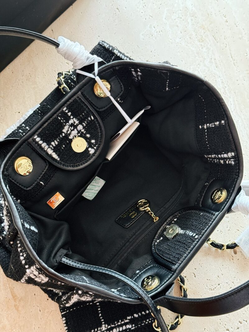 7120efc8f6.jpg 290290 without box
Size: 38 * 30cm (large)
33 * 25cm (small)
Xiaoxiang's coarse woolen beach bag
Arrange it! Arrange it!
This beach bag released this year is so beautiful!
Coarse tweed beach bag candy colored logo letters playful retro love