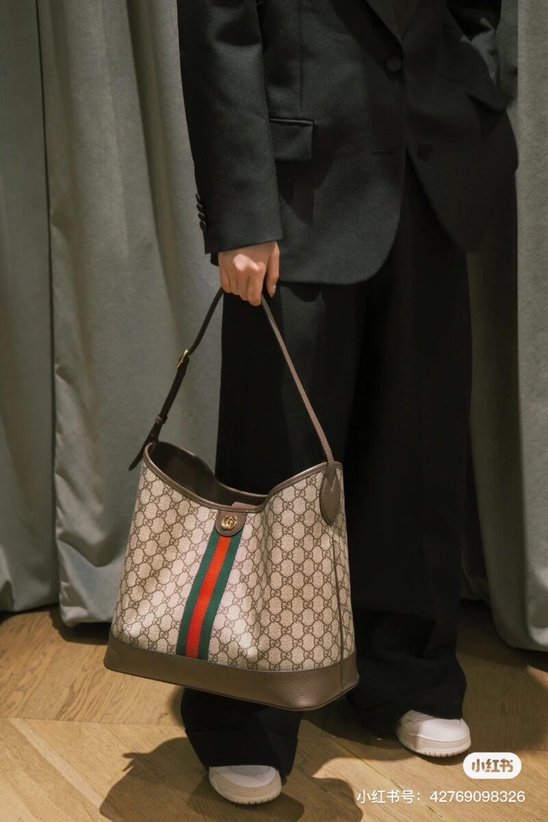 GG Hobo's timeless classic
Hobo's lazy style is vividly portrayed,
Larger size makes it more luxurious, red and green ribbon recognition is higher, and it never goes out of style