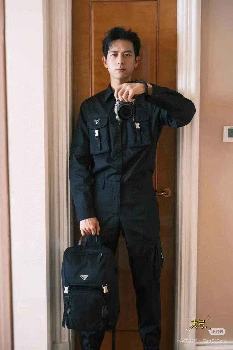Dragging Brother Li with the same backpack, on my back I am a nobleman