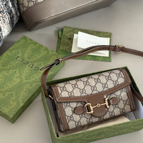 200 boxes
size：19*12cm
GG 1955 new mini bag
Capacity is also acceptable
My god? It's so beautiful!
Classic color Gucci1955