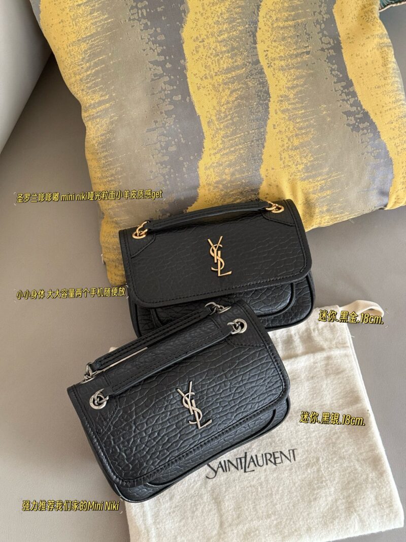 71a3234170.jpg 220 without box
size:18*12cm
The long-awaited
Mini magic wand niki finally arrived
High order version Nikki
YSL Nikki leather material has a soft and sticky texture ??
Small body, large capacity. Two phones can be placed anywhere
Highly recomme...
