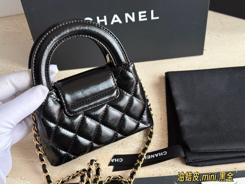 721477325e.jpg 210 box
size:12.5*8.5cm
Xiaoxiangjia 23k Kelly Nano
The most beautiful 23k, the oil wax skin looks so good! I have the impulse to immediately drop the sa!
The new bag really smells great!
Leather quality (can't hold a phone)