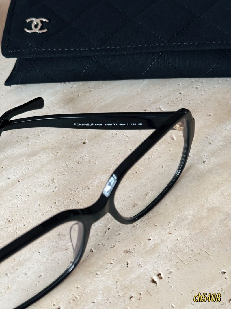 72274aa052.jpg 195 with packaging
A Miao Yi X Xiang Grandma ch5408 really pouts, making her face look small
Korean super hot Instagram blogger Fever Ye brings~"Classic fighter" black framed gold lettered yyds engraved in genes with relaxation
Search: Xiaoxiangjia B...