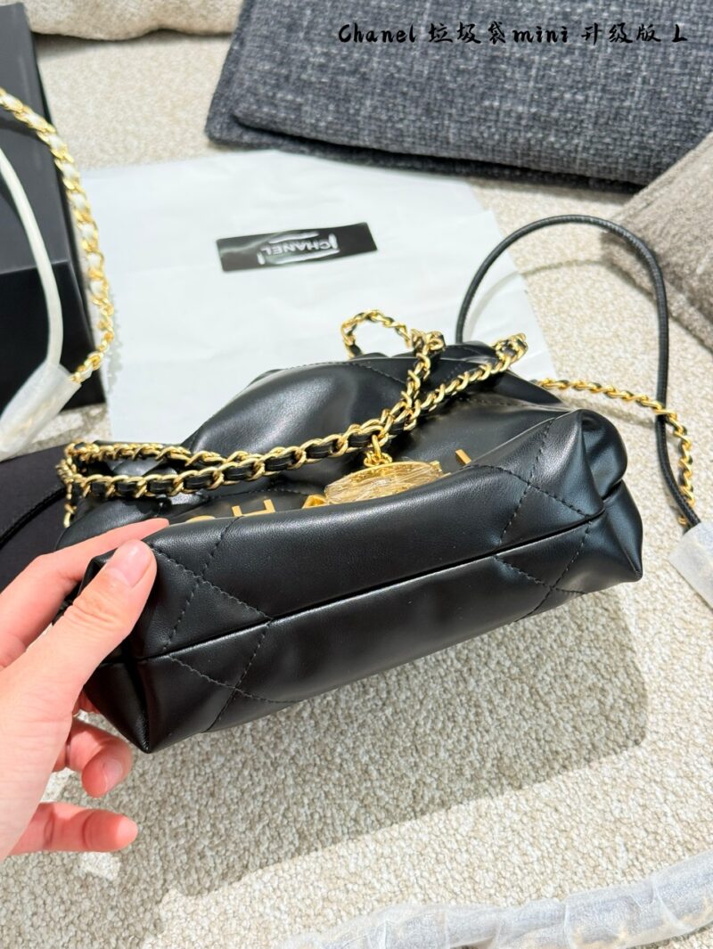 72ae65e3ac.jpg Chanel Mini Garbage Bag P250 Upgraded Version
Can be carried by hand or slung over
The new season's C position! Get up the little girl who used to have a casual style with 22 bags
Can be carried by hand or slung over, exquisite and cute 18 × 20 box ...