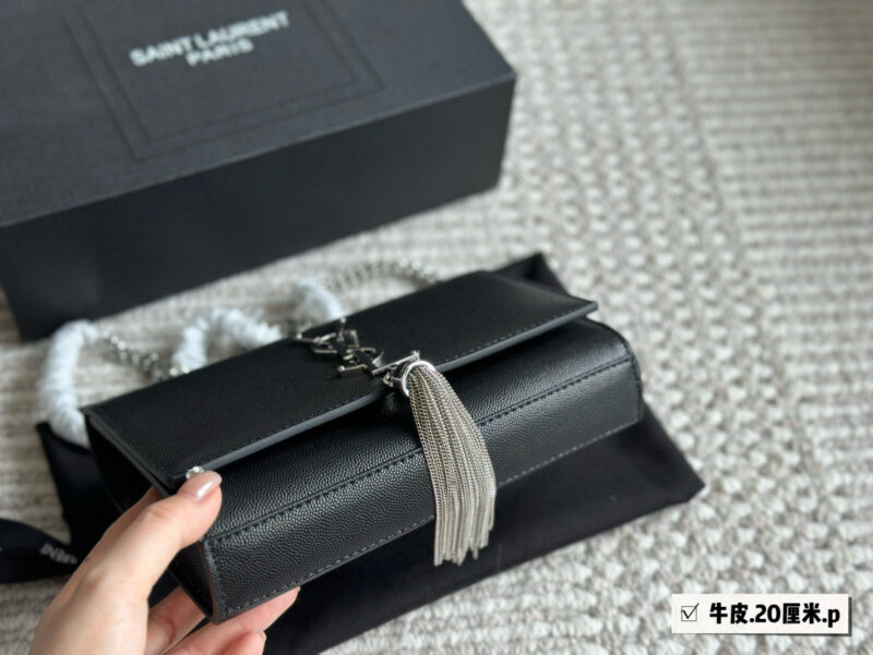 731fcd390a.jpg 235 box cowhide
Size: 20 * 12cm (small)
YSL WoC envelope package
kate
Caviar cowhide looks particularly good in texture! Durable and wear-resistant!
? Crossarm ? Underarm