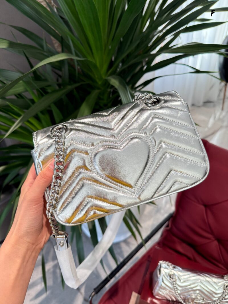 73828e2ec5.jpg 17cm p215
22cm p225
26cm p230
A color scheme that will definitely surprise you, space silver
Toxic GGmarmont has a new color! This silver one with a hint of pearl is amazing! It's perfect for various festivals and events at the end of the year. It...