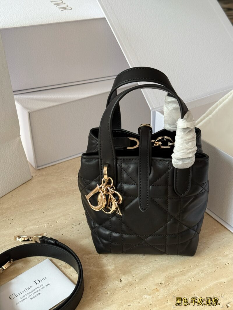 738ceadae5.jpg 310 box mini cowhide
Size: 13x15cm (mini)
D Home Tourjours Indigenous
Mini natives are here!!
Who carried the cuteness off the street!!
Freshly baked mini Toujours