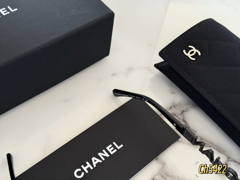 73c57392e5.jpg 220 sets of complete packaging
Chanel's Mandarin Duck Legs, also known as the "Out of Stock King",
It's too high-end and spicy~
Xiaoxiang's sunglasses
It's too touching on my girlish heart,
Cool and cool~
Effortlessly trendy~It's also great to have a...