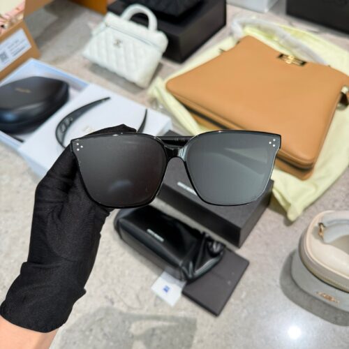 Actual delivery photo p185
Jay Chou's Same Style Gm Palette
Every pair of glasses is a combination of fashion and art. They are not just tools for shade and eye protection, but also fashionable items that showcase individuality. Whether it's the retr...