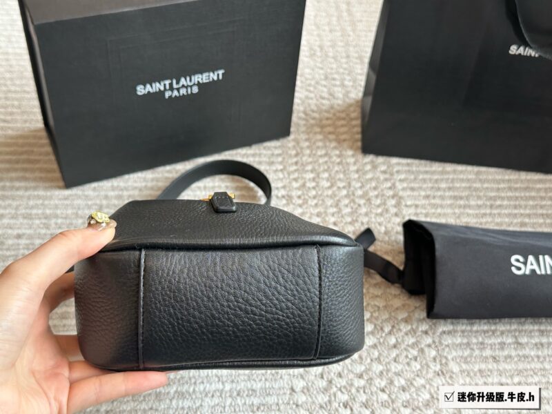 73d5ada825.jpg 240 box cowhide
Size: 16 * 15cm (mini)
Who hasn't owned it yet
ysl soft hobo! I really love this bag
Extremely practical!
Choose it for the big bag~
The leather feels so good!