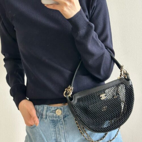 Can be worn on one shoulder, crossbody, or underarm, suitable for various concave shapes!