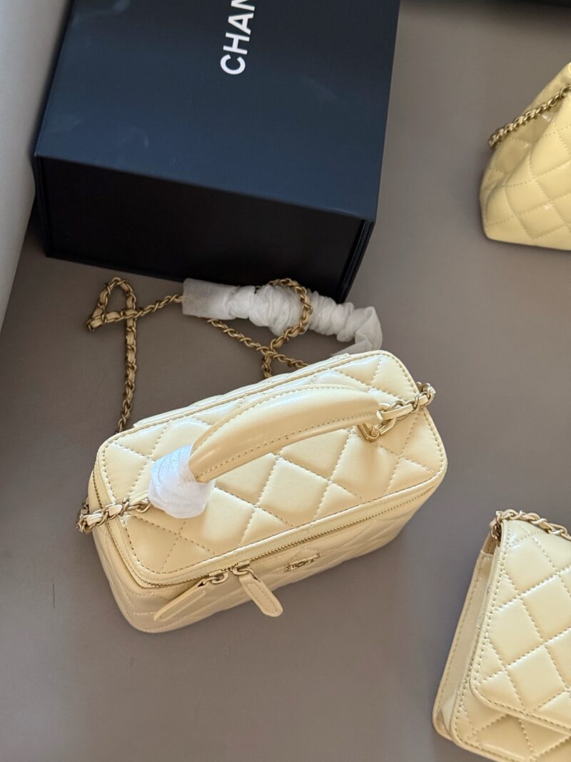 74731ecfbe.jpg 210 Pack
size:18*10cm
Xiaoxiangjia Handle Box Bag
Your upper body is full of immortal energy!
The smooth skin feels super comfortable to the touch
Crossarm/Handheld/
Summer chicken yellow/soft fufu drops super cute/