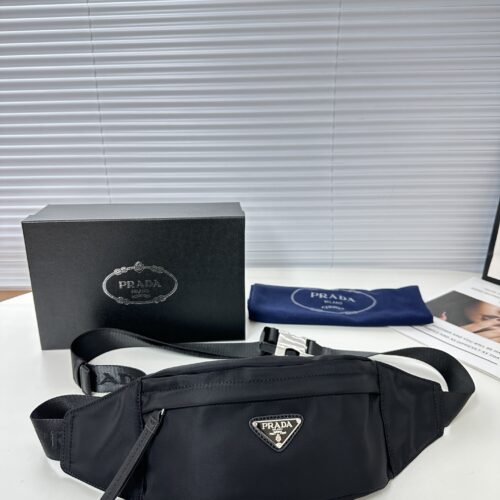 Comes with a gift box size of 2 5x 11 x 5 PRADA waist bag/chest bag model 2VL034. This waist bag design is not only practical but also enhances the overall design sense, making it easy to raise the body proportion. The bag can be worn as a chest bag ...