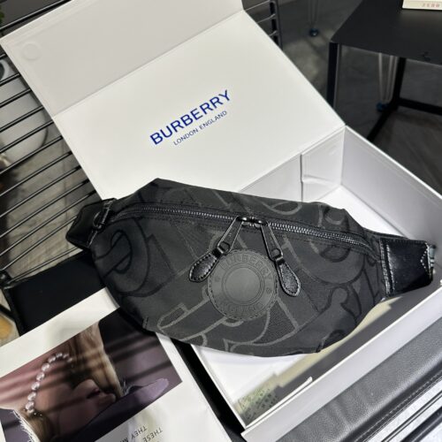 Black BURBERRY New Year NY ? Mlb Co branded Super Western Chest Bag/Waist Bag Premium Version Fabric is custom-made and is N levels higher than the black ones on the market, with perfect embroidery inside and a complete set of hardware logos. Size ...