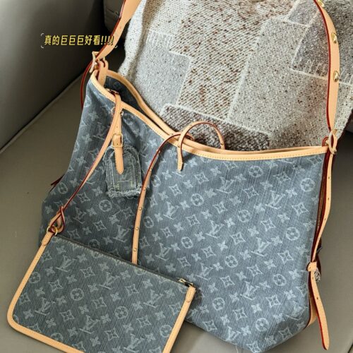 360 box upgrade version
size：41*29cm
L's old flower, Carryall, is everywhere on the road,
Let's have a different one
This denim bag exudes a vintage atmosphere and is packed with UP!
The pattern, fabric, and hardware taste are all okay!
Carryall de...