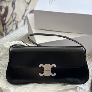 230 box
size：28*12cm
Celine's new black silver LOLA handbag
The new season's LOLA silver hardware color scheme is even more cool and vibrant