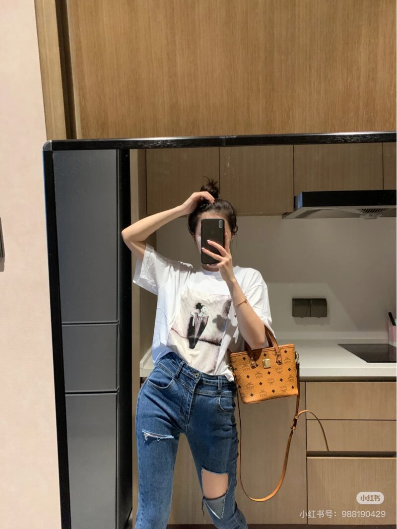 74f287d3a8.jpg A beautiful girl with a special age reduction!