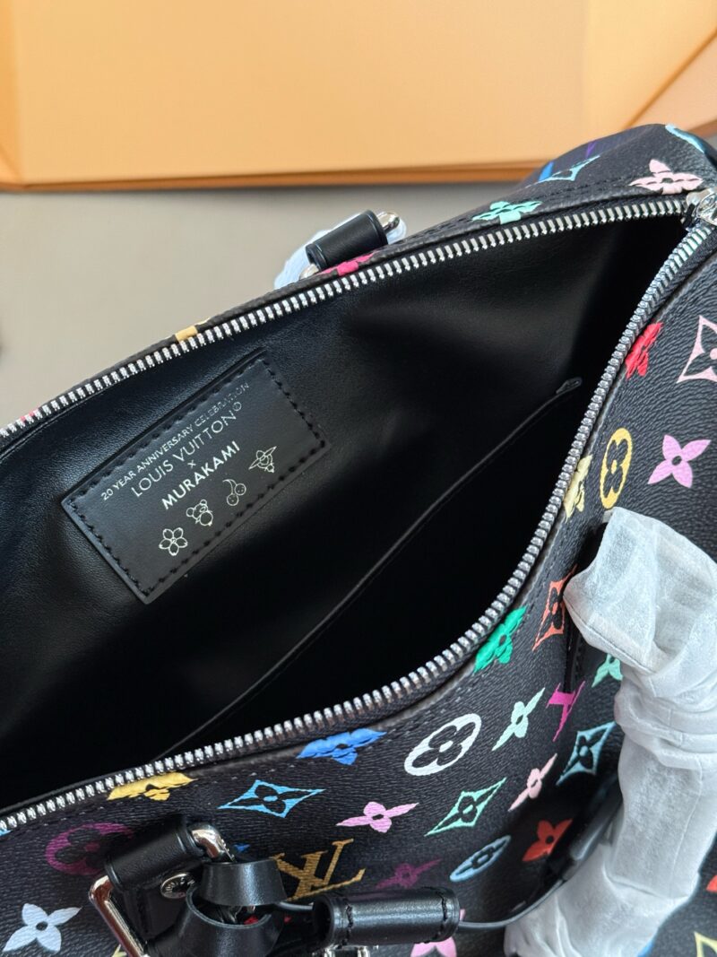 75463952b5.jpg 310 box black tri color
size:30*21cm
Come and take a look at L's Speedy30 pillow bag
Size 30cm is suitable for daily use and travel!
I really like this size
Very useful! Too cool!