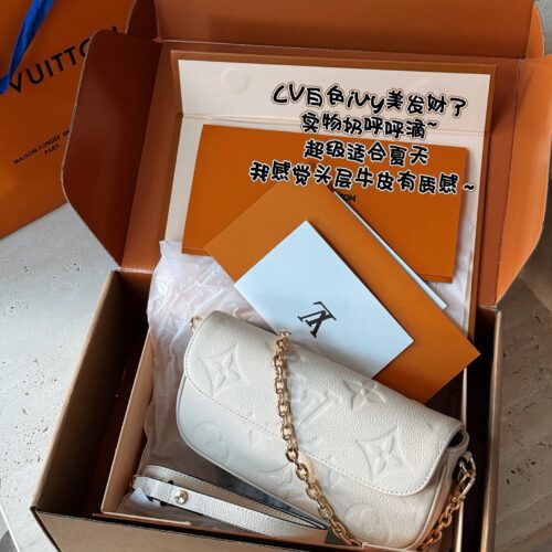290 complete set of packaging
size：23*12cm
Original version released ?? 
New Ivy full leather embossed chip model!
L's white ivy has become rich and beautiful
Physical Milk Whistling Drops~
Super suitable for summer
The first layer of cowhide h...