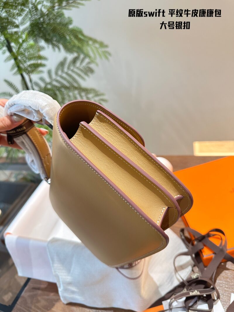 75686aa8bb.jpg Original leather P310 counter packaging
The original Hermes Concon Swift bag is made of calf leather (soft cowhide)
The characteristics of the leather material are not small cowhide (soft cowhide), very soft, with delicate and smooth patterns, very g...