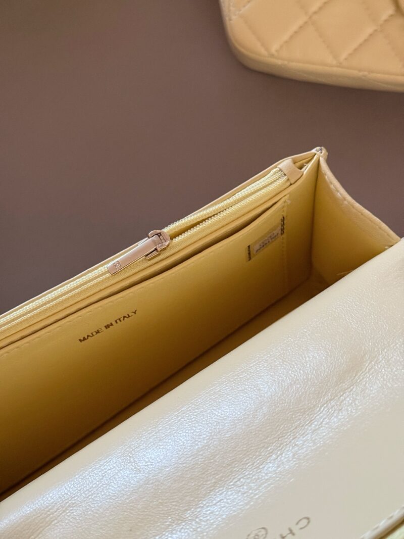 7589399b4c.jpg 225 boxes
Grandma Xiang's color is really amazing/stunning
size:20*13cm
Xiaoxiang Family Wealth Bag
Woc Wealth Pack, can have
You must arrange for yourself
I heard that yellow is tender and attracts wealth
