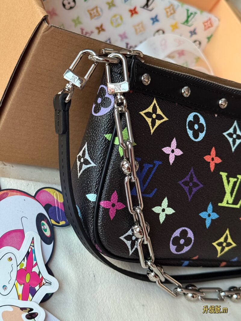 260 box upgrade version m
size：22*13cm
L Murakami Takashi | Black Tri Color Mahjong Bun
Finally arrived!
Mahjong bag shoulder strap, armpit back looks great!
Who really sees who falls in love
The feeling of sinking at a glance upon seeing the physi...