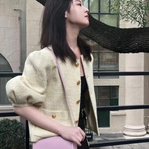 CELINE 2023 New Year Series Popularity Pack with Dreamy Cherry Blossom Powder CELINE, this "cherry blossom powder" is so beautiful that it's too foul! Classic small square bag, half The moon saddle is dyed with dreamy pink, and Lisa and Jessica are s...