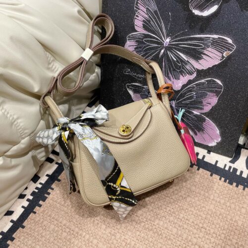 Folding box ? Airplane Box
Hot products, hot products, beautiful
Hermes Lindy Mini
Super versatile!
Size：19*12cm