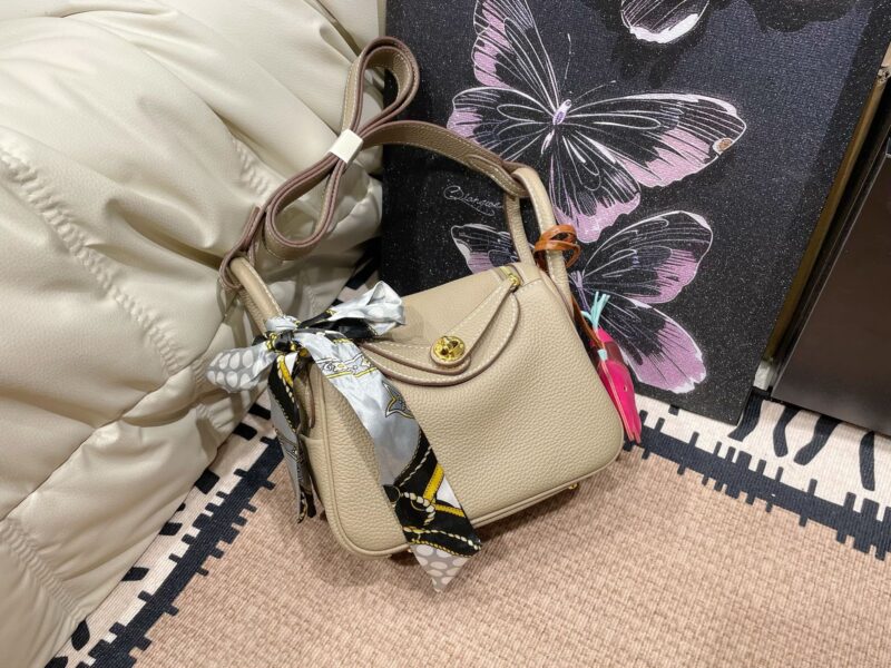 Folding box ? Airplane Box
Hot products, hot products, beautiful
Hermes Lindy Mini
Super versatile!
Size：19*12cm