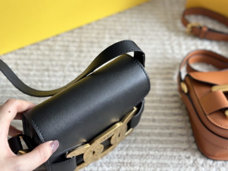 7623d15d66.jpg 225 boxes
size:16.5*15cm
TOD's Timeless
The appearance of the bag is too good
A high-end versatile design bag
Essential Grass Planting!