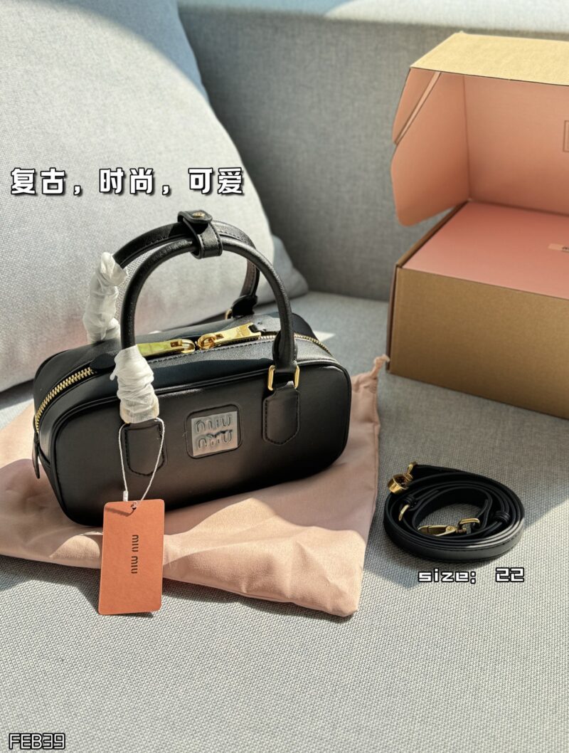 Color card ??
MIU MIU Arcadie Series Bowling Bag Shoulder Cross Shoulder Handbag