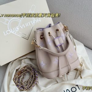 199 boxes
size：13*16cm
L's new nano water bucket
The upper body size is just right!
Finally arrived at my favorite color!