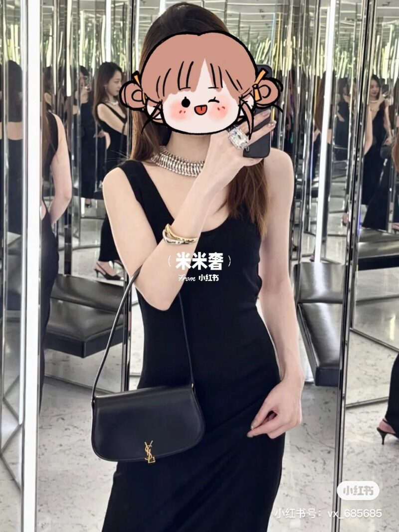 Favorite Underarm Bag for Going Out ▼ V
YSL new underarm bag
Mini Half Moon Shape
Simple and unique