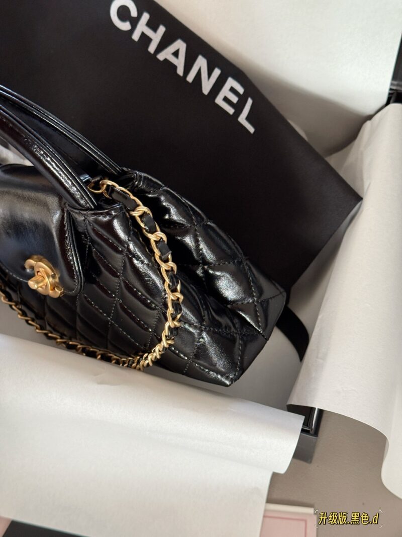 771637d6bc.jpg 195 box
size:20*12cm
Xiaoxiang's 23k Kelly
The most beautiful 23k, the oil wax skin looks so good! I have the impulse to immediately drop the sa!
520 carry this Chanel!
Cowhide quality