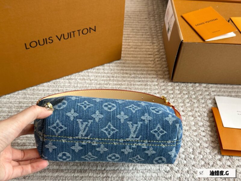 210 box
size：20 11cm
Cowboys are out again this year
L denim denim armpit bag!
think constantly of! [Teeth] [Teeth]