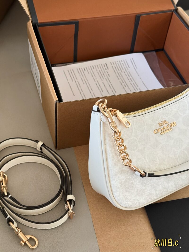 774257228b.jpg 225 box upgrade version
size:24*13*7cm
C Home Teri Underarm Bag Hardware Upgraded Again
Underarm bag design ceiling!
Equipped with 2 shoulder straps,
Both shoulder and crossbody are acceptable!
level of appearance
Search Coach Coach Underarm Bag